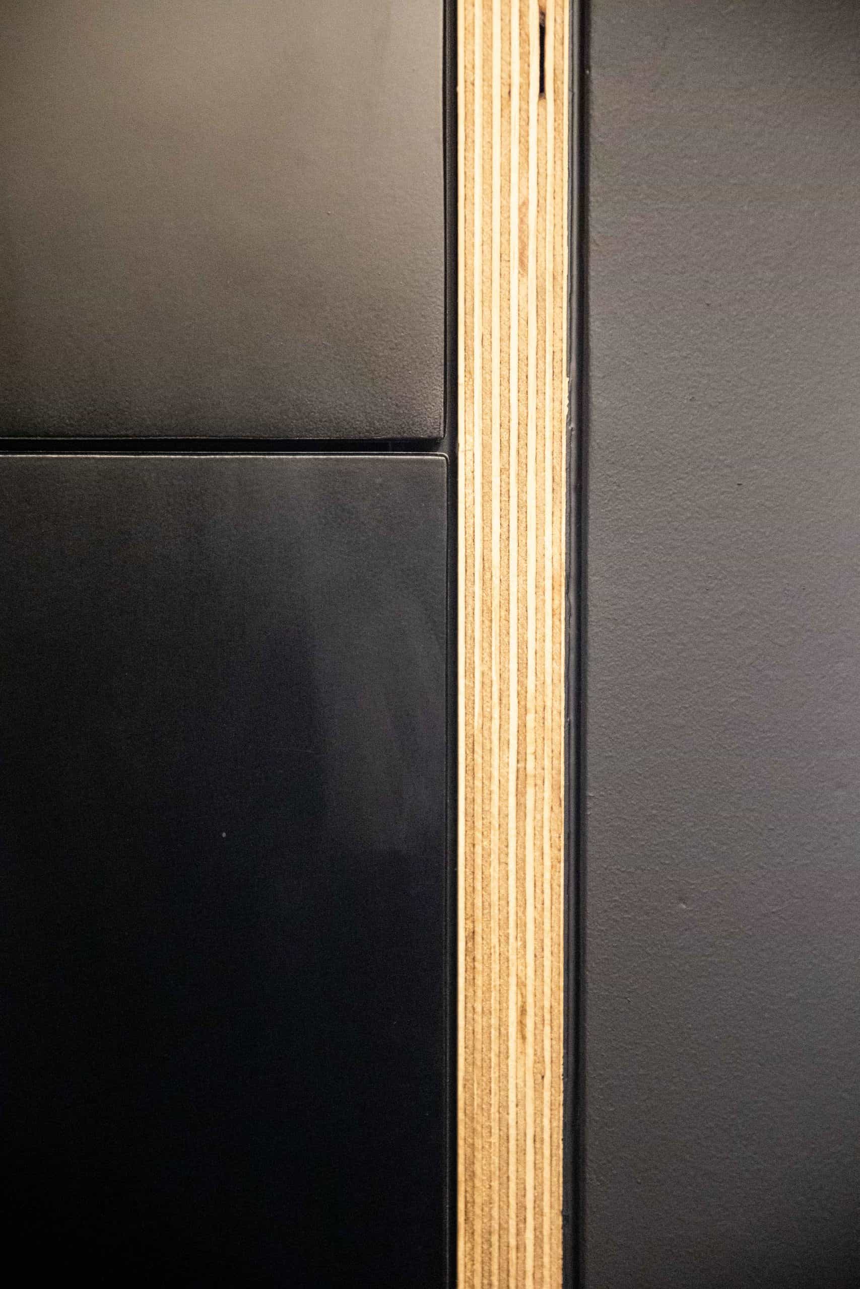 texture noir bois la manufacture du bâtiment montpellier